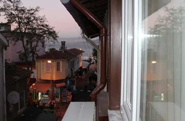 Cicekli Yali بيت ضيافة بويوكادا