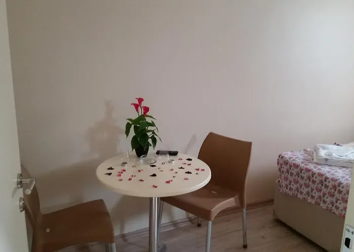 Cicekli Yali بيت ضيافة بويوكادا